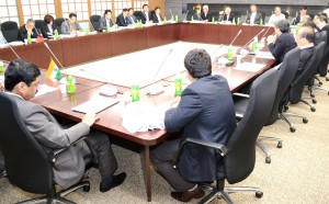 Representatives of EAOC members and Japanese national agricultural cooperative organizations exchange opinions on their activities in Tokyo on Monday, October 7.