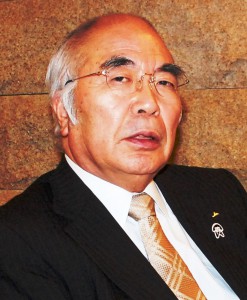 JA-Zenchu head Akira Banzai is interviewed in Singapore concerning the TPP talks.