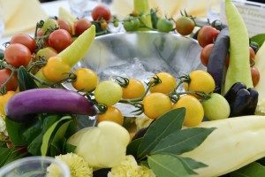 Guest tables’ centerpieces are made of tomatoes, green peppers and other vegetables. Guests are invited to pick and eat them. 