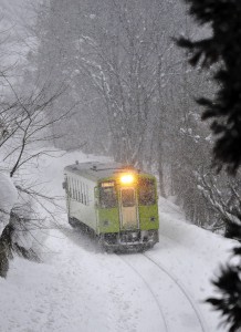 Train running in snow from Kayakusa Station to Okashinai Station