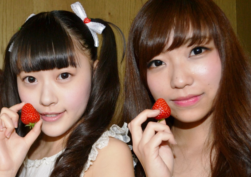 Rurika Miyajima (16) (left) and Ayumi Sotozuka (22). Rurika is also the member of the Japanese pop girl group "Musubizm"