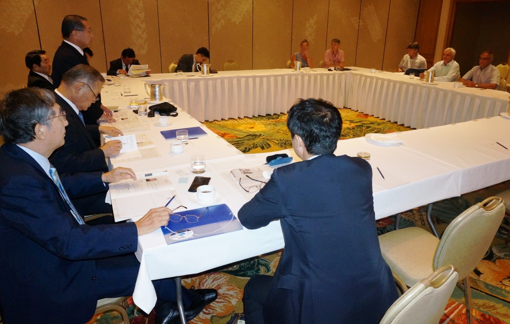 Japanese and Canadian delegation of farmers’ representatives exchange opinions on the ongoing multilateral free-trade talks in Hawaii on Wednesday, July 29.