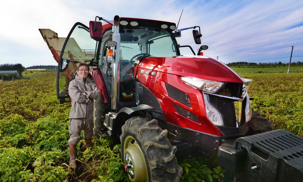 Hirano owns 2016 Yanmar YT5113 Tractor Limited Edition. “I bought this for design as soon as it was released,” he said. (in Koshimizu-cho, Hokkaido)